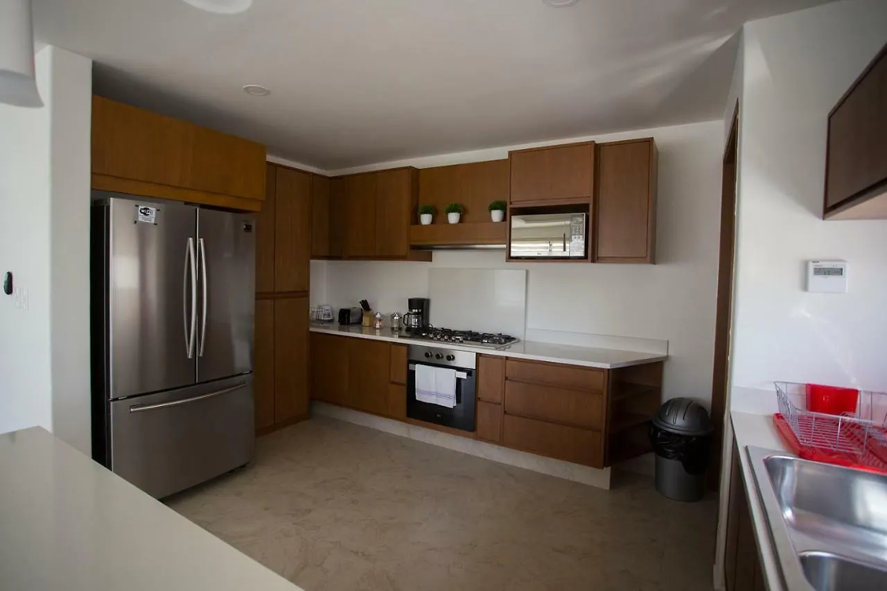 Apartment 4 Bedroom House- Beach, Private Pool&Jacuzzi Cancun