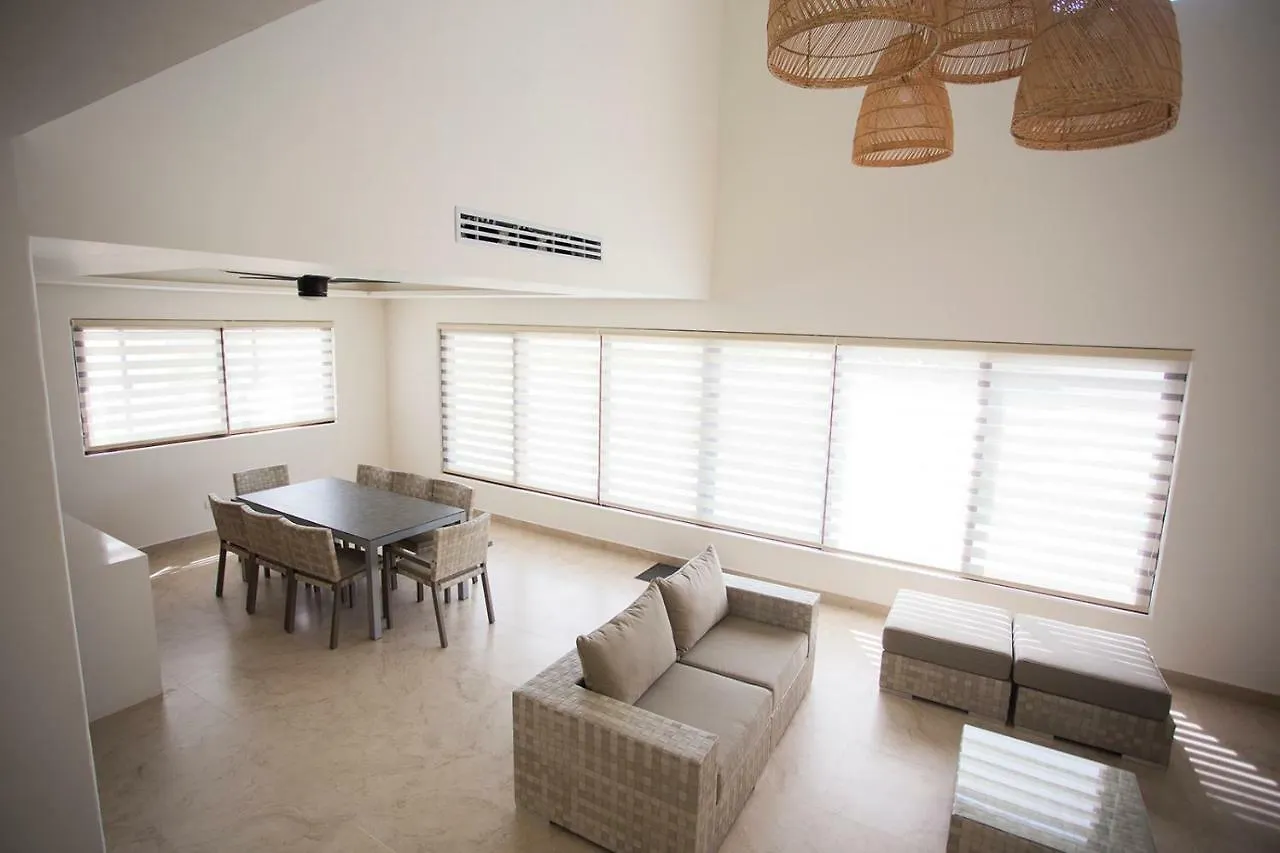 4 Bedroom House- Beach, Private Pool&Jacuzzi Cancun Apartment