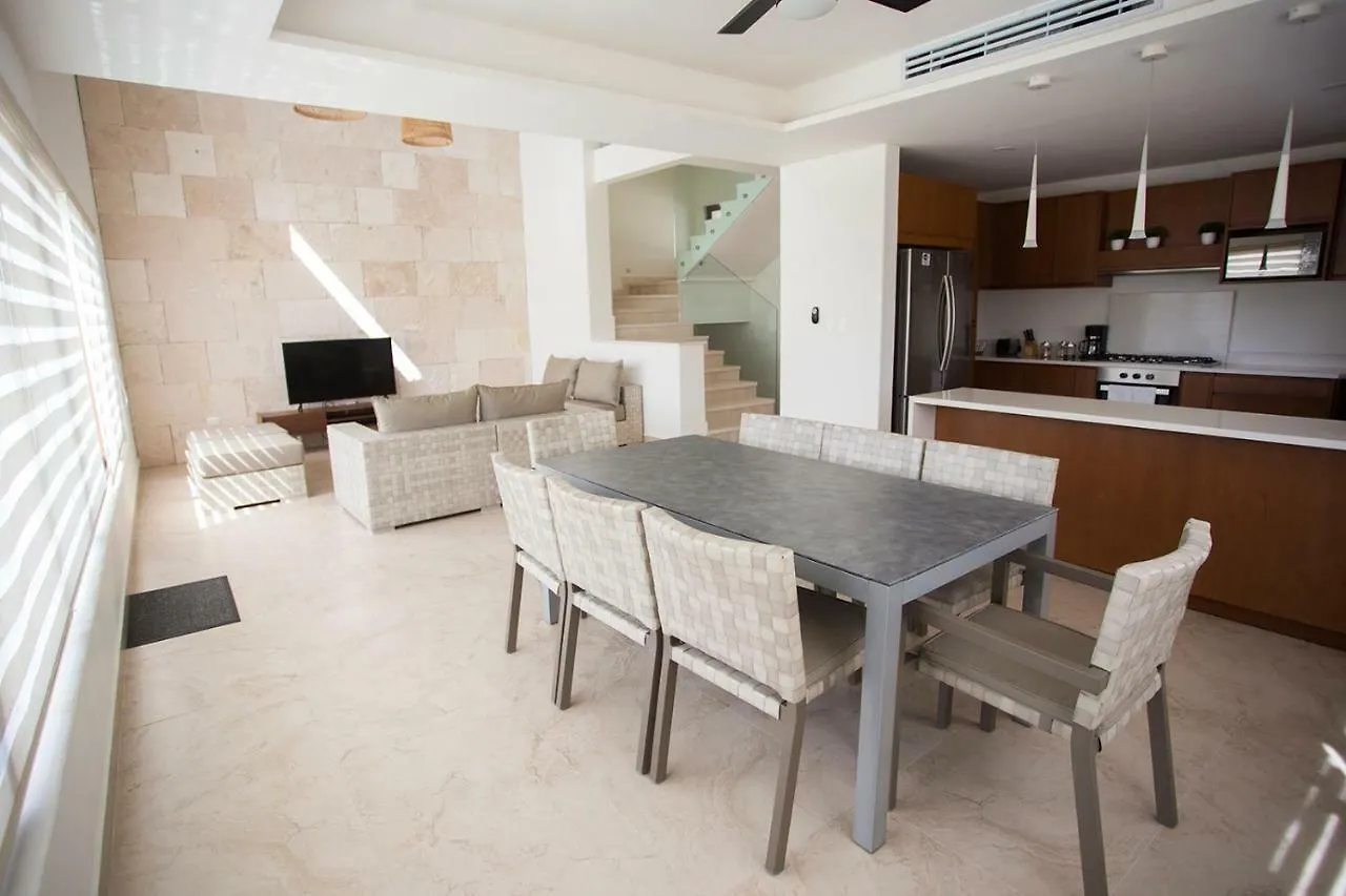 Apartment 4 Bedroom House- Beach, Private Pool&Jacuzzi Cancun Mexico