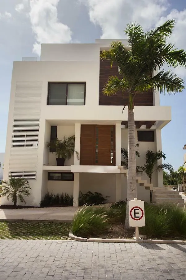 4 Bedroom House- Beach, Private Pool&Jacuzzi Cancun