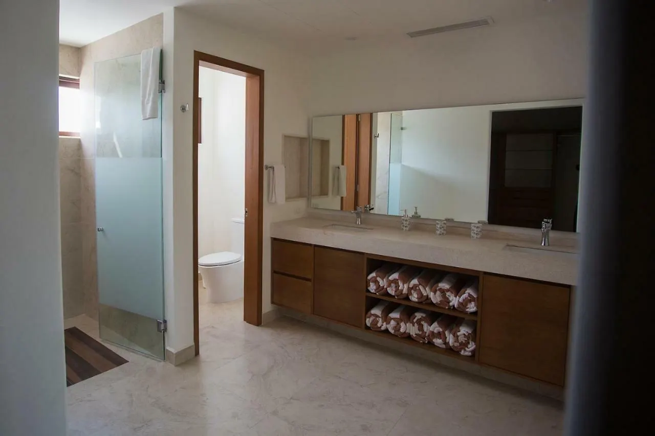 4 Bedroom House- Beach, Private Pool&Jacuzzi Cancun Mexico