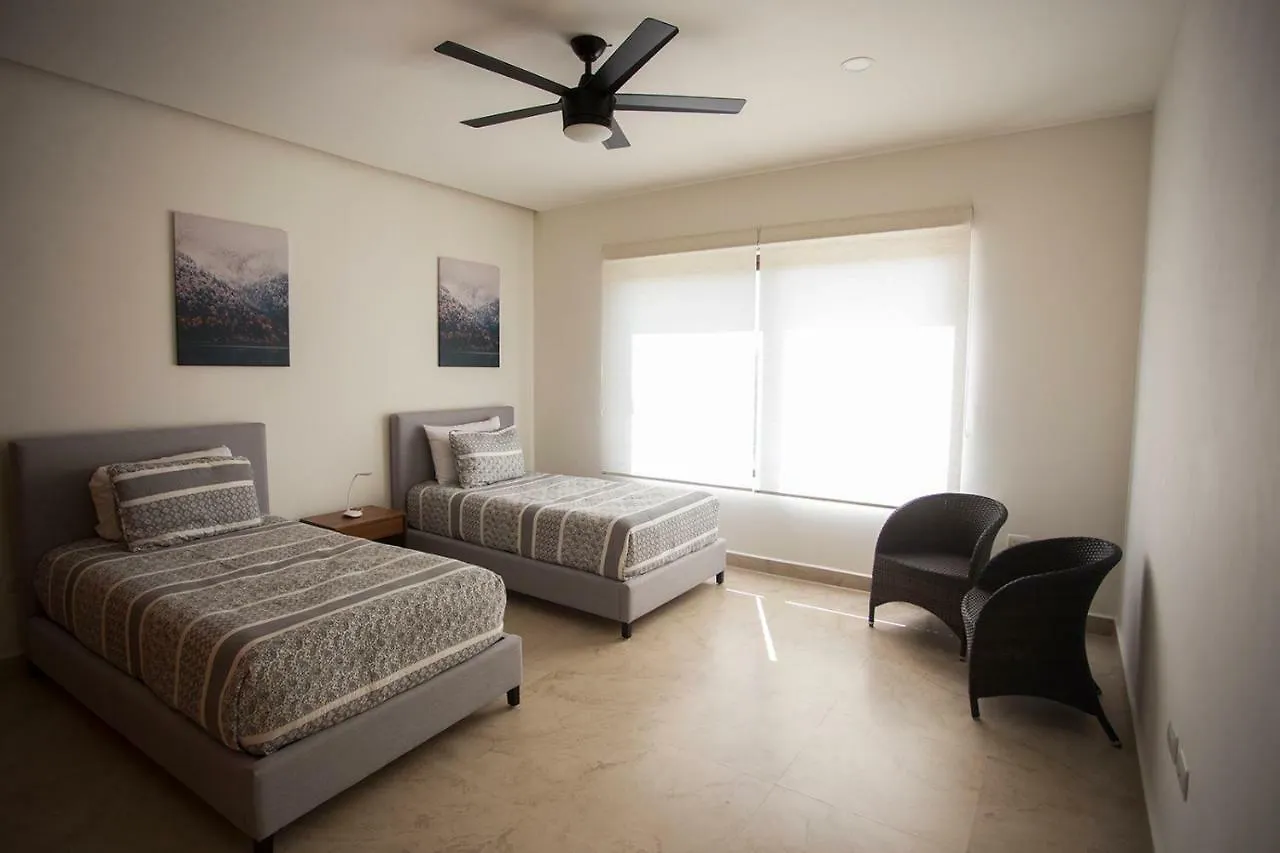 4 Bedroom House- Beach, Private Pool&Jacuzzi Cancun Mexico