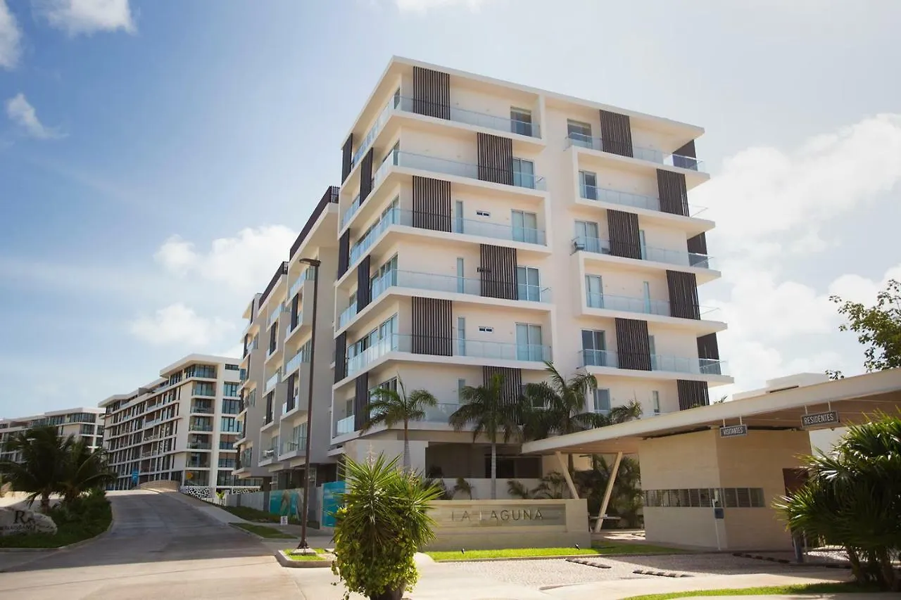 4 Bedroom House- Beach, Private Pool&Jacuzzi Cancun 0*,  Mexico