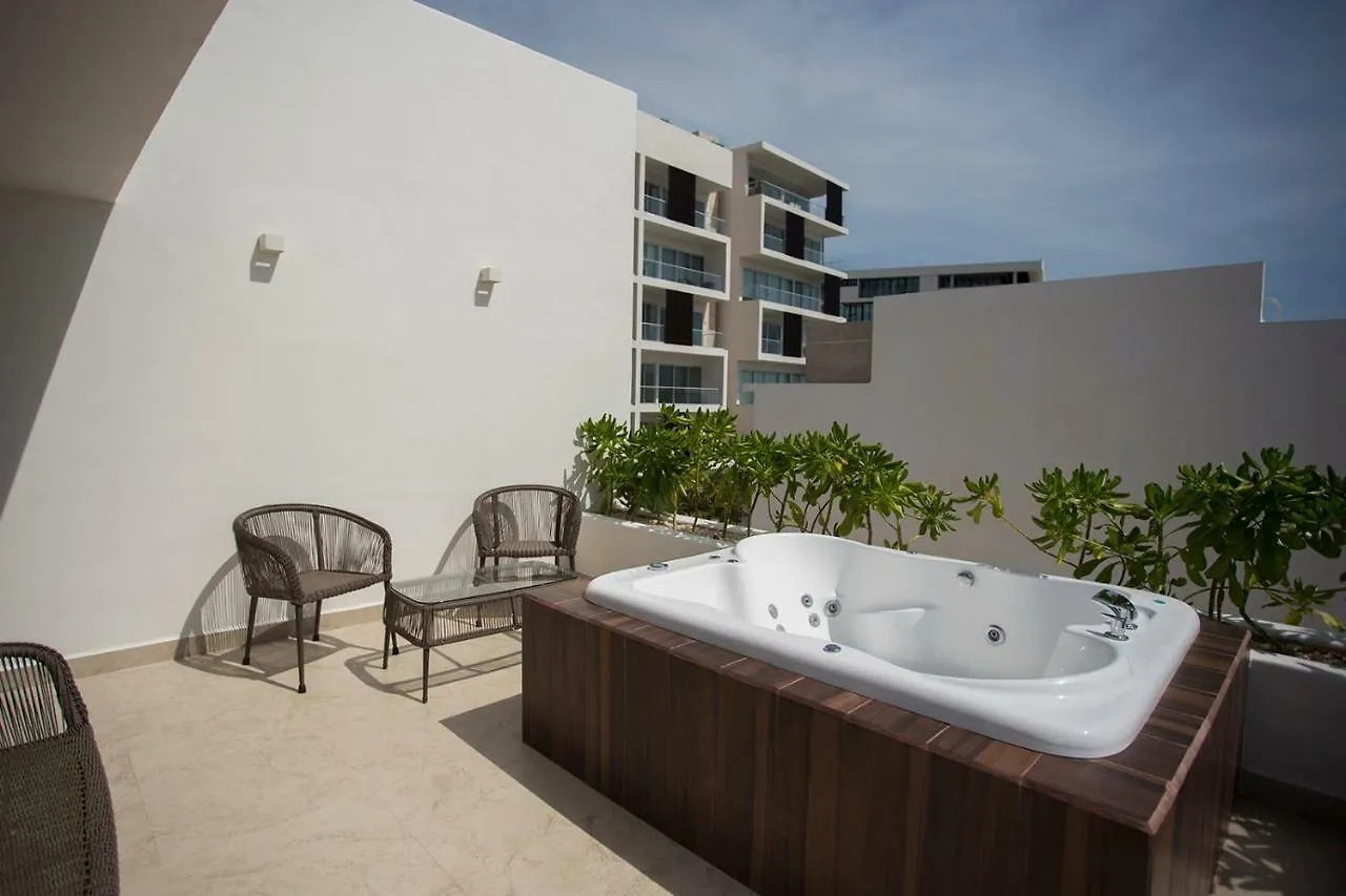 Apartment 4 Bedroom House- Beach, Private Pool&Jacuzzi Cancun