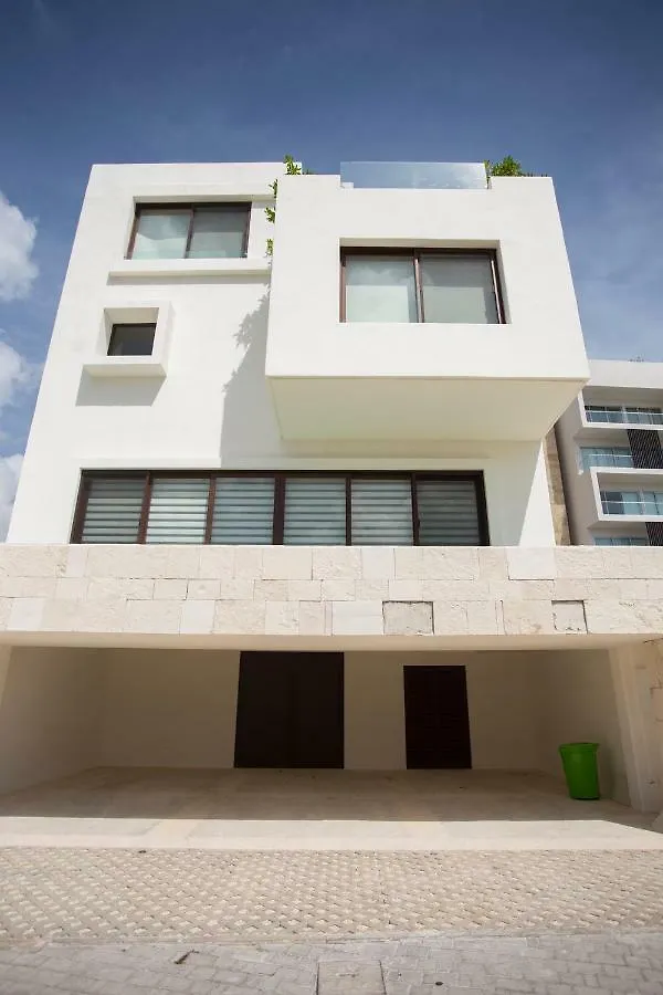 Apartment 4 Bedroom House- Beach, Private Pool&Jacuzzi Cancun