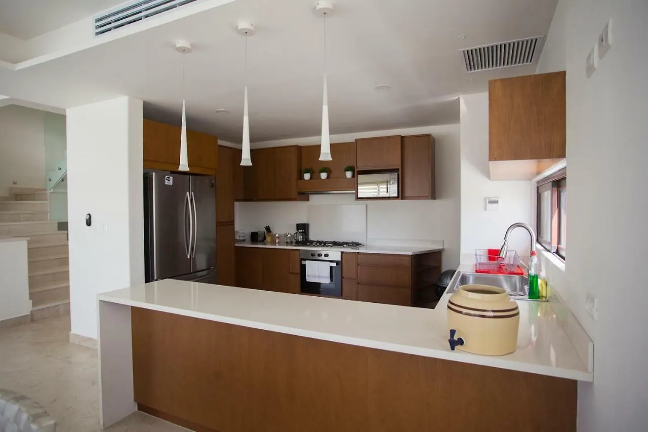 4 Bedroom House- Beach, Private Pool&Jacuzzi Cancun 0*,  Mexico