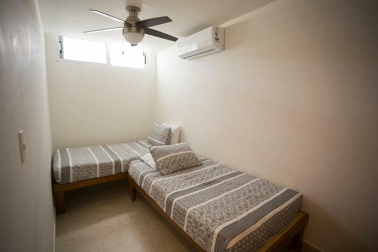 Apartment 4 Bedroom House- Beach, Private Pool&Jacuzzi Cancun