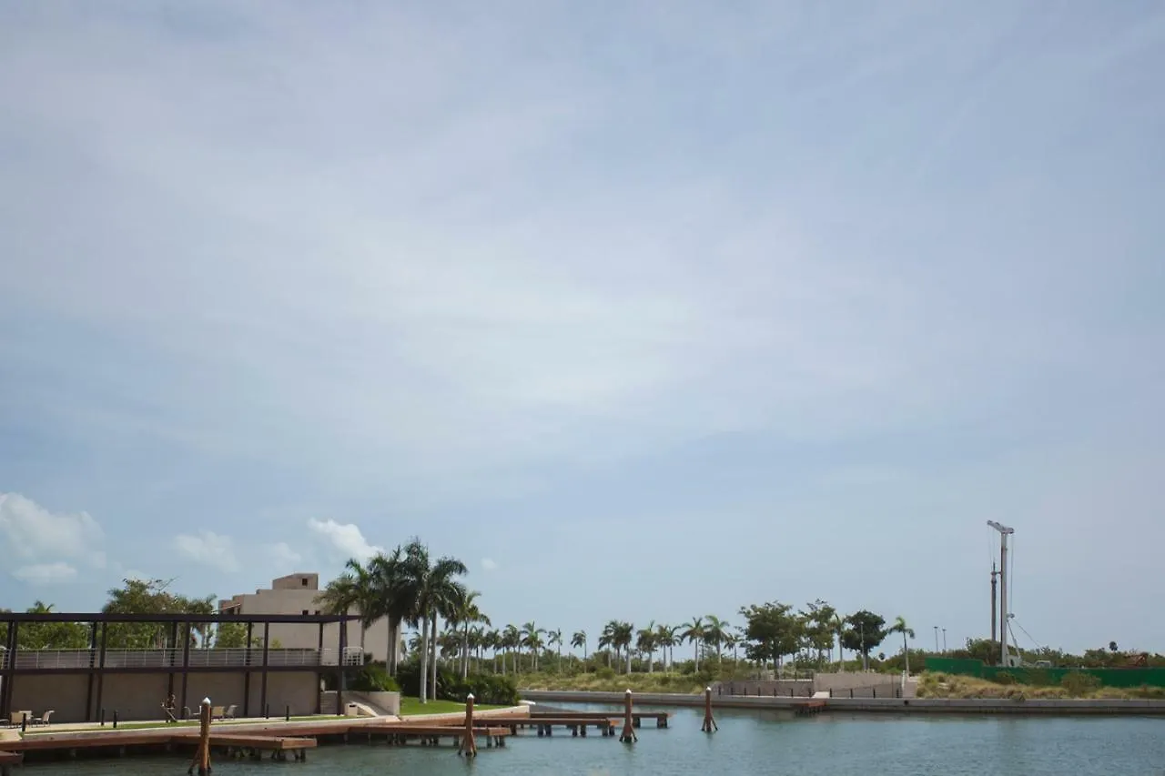 Apartment 4 Bedroom House- Beach, Private Pool&Jacuzzi Cancun
