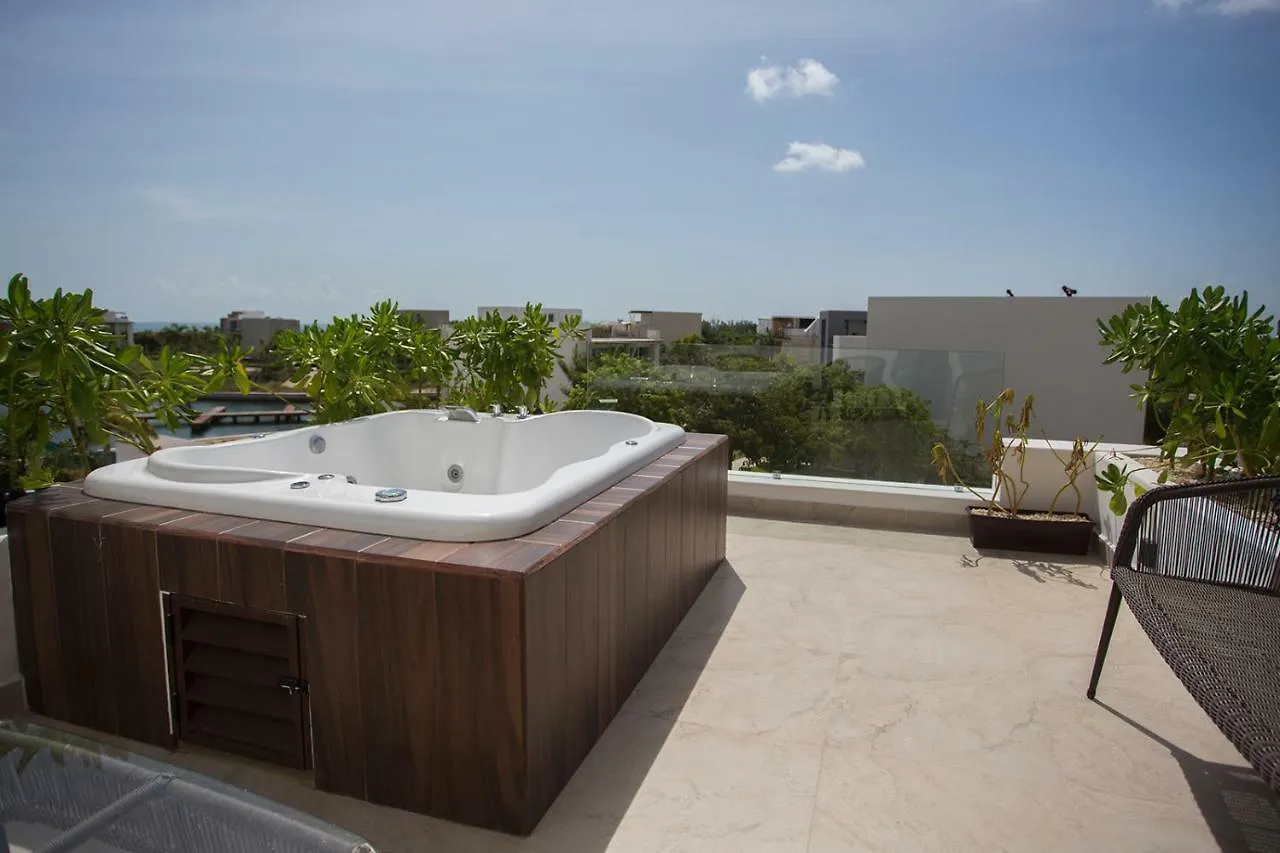 Apartment 4 Bedroom House- Beach, Private Pool&Jacuzzi Cancun Mexico