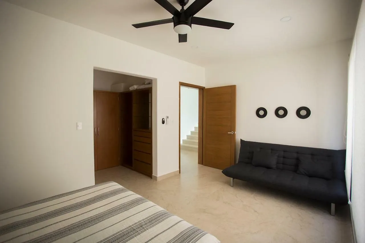 4 Bedroom House- Beach, Private Pool&Jacuzzi Cancun Apartment