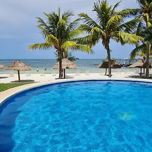 Oceanfront At Unique Location Apartment